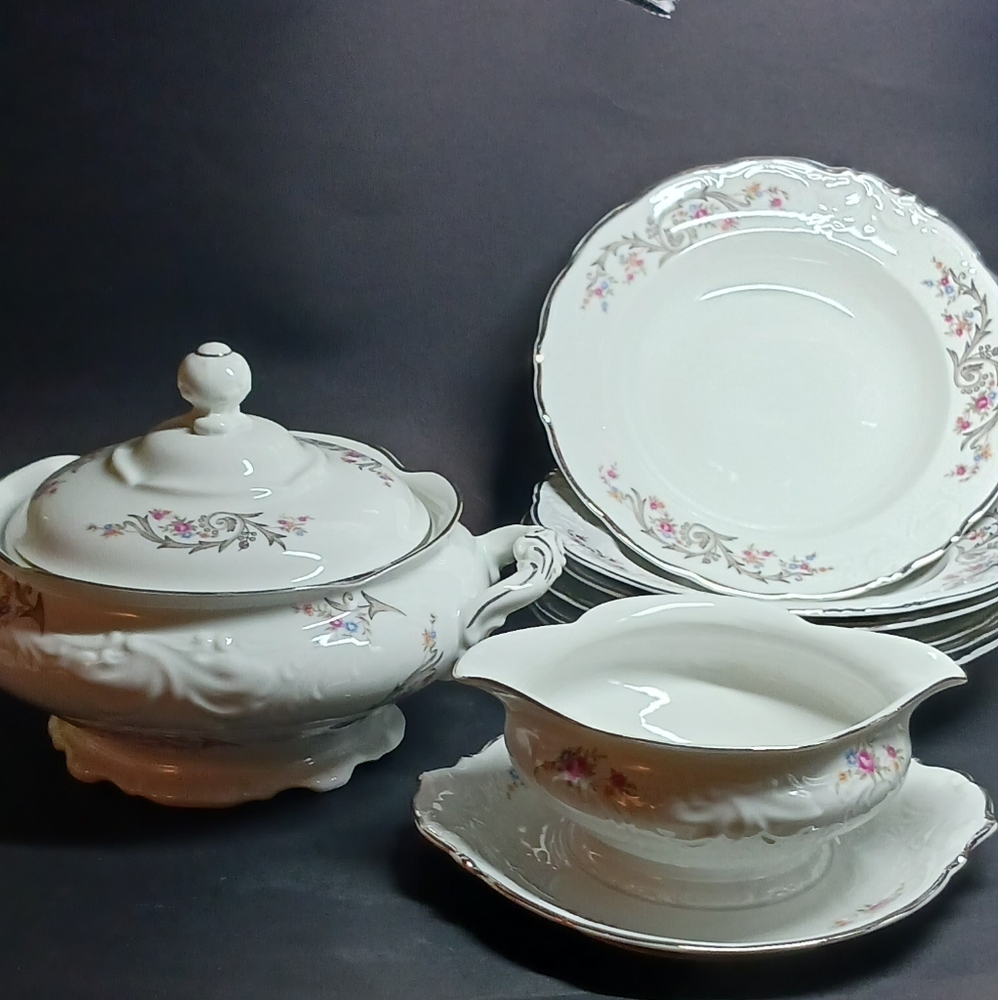 Flair By Walbrzych Soup Tureen Gravy Boat 6 Soup Bowls Made in Poland